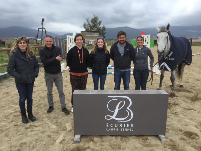 Anne de Sainte Marie, 3ème à partir de la gauche, à la rencontre de l'équitation insulaire
