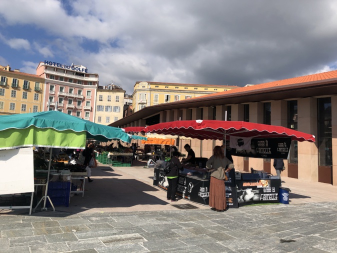 Coronavirus stade 3 : Le marché d’Ajaccio en baisse, les cafés et restaurant fermés