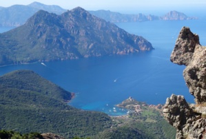 La photo du jour : Depuis le monte Seninu au dessus de Girolata La photo du jour : Depuis le monte Seninu au dessus de Girolata