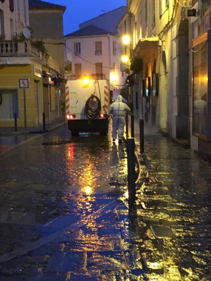 Avant le lever du jour les équipes à pied d'oeuvre Avant le lever du jour les équipes à pied d'oeuvre
