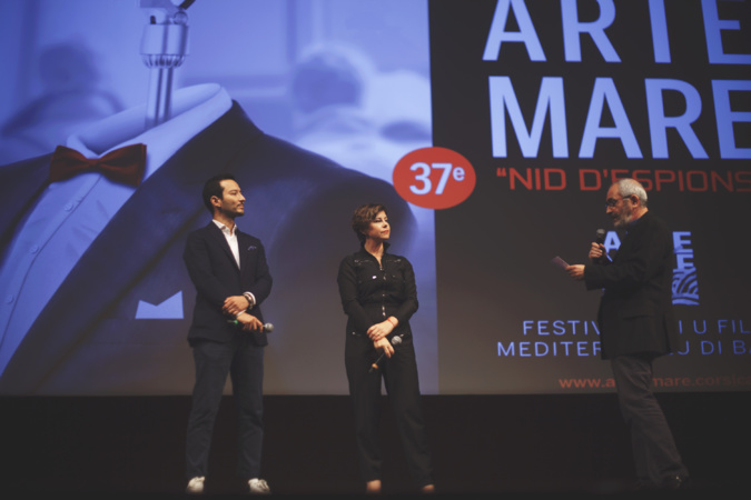 Le producteur Paul-Dominique Vacharasinthu et Mounia Meddour, venus accompagner le film Papicha en compétition, présenté par Denis Parent - ©Elisa Timotei