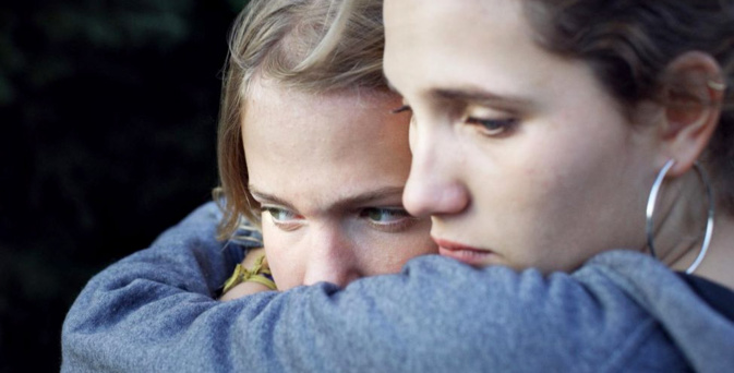 Justine Lacroix et Sarah Henochsberg, les deux révélations du film de Claire Burger Justine Lacroix et Sarah Henochsberg, les deux révélations du film de Claire Burger