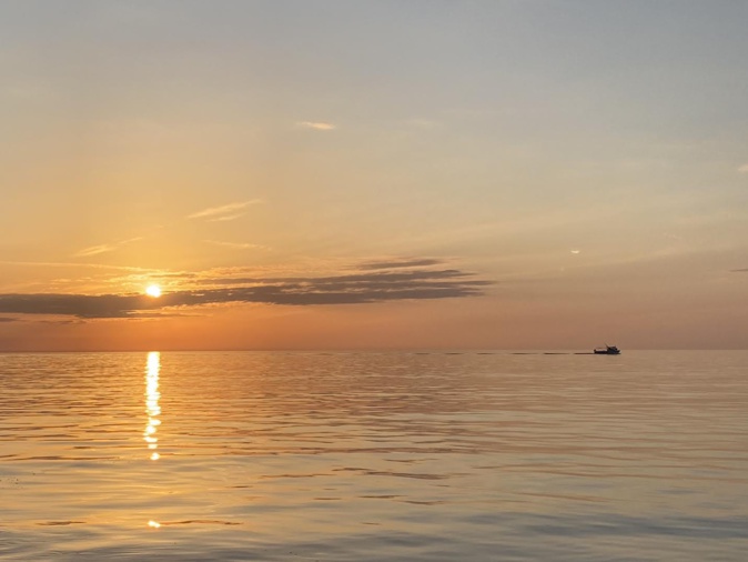 Au large de Centuri lorsque le Soleil descend (François Juillard)