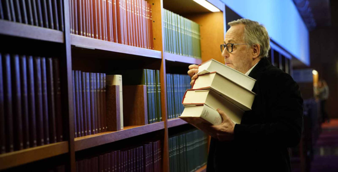 Fabrice Luchini fait des réserves en prévision du confinement © Gaumont Fabrice Luchini fait des réserves en prévision du confinement © Gaumont