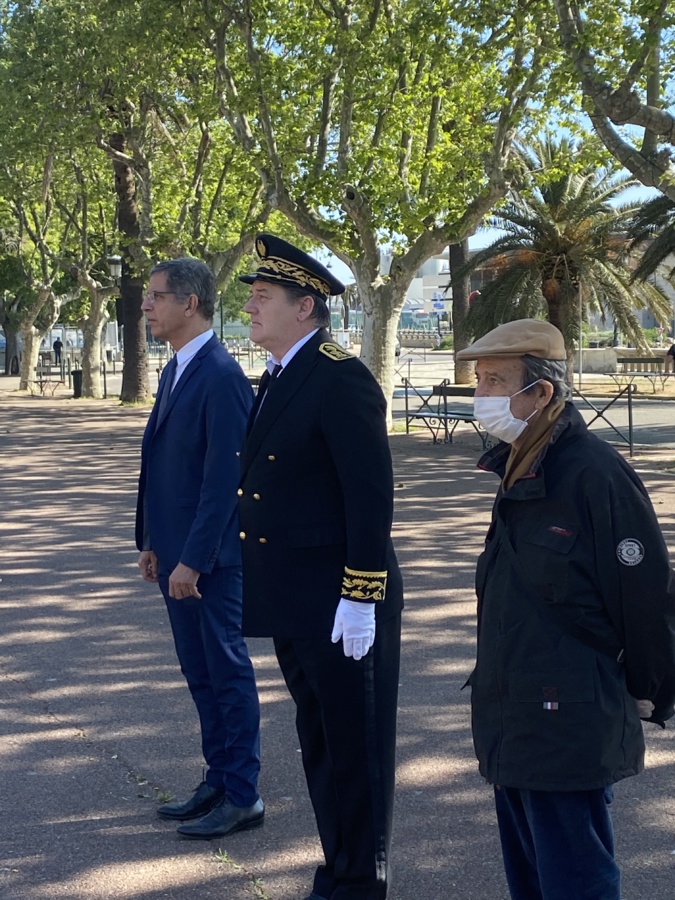 Le préfet de Haute-Corse, François Ravier et le maire de Bastia Pierre Savelli avec un représentant des fédérations