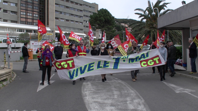 1er mai : La CGT défile à Bastia malgré le confinement ! 1er mai : La CGT défile à Bastia malgré le confinement !