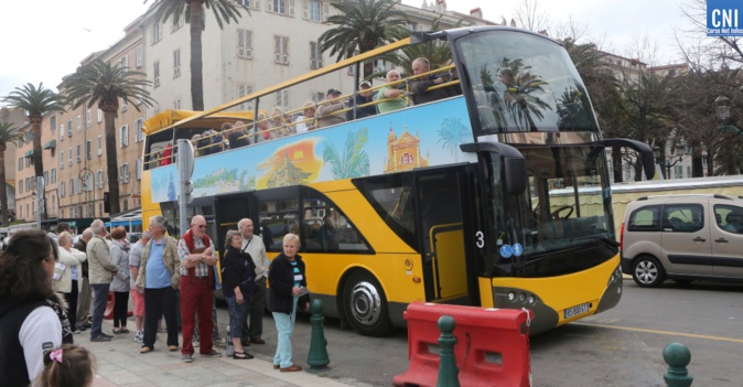 Image bus touristique à Ajaccio, Michel Luccioni Image bus touristique à Ajaccio, Michel Luccioni