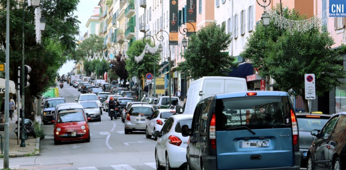 Déconfinement à Ajaccio :  le retour des voitures sur le cours Napoléon 