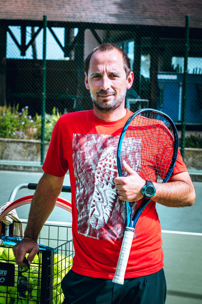 Fabien Bekenteche, prof de tennis à Calvi , heureux de retrouver les courts