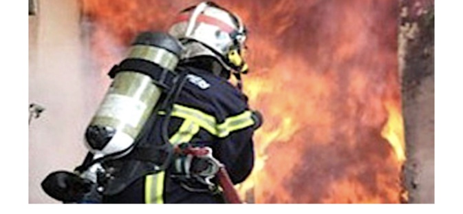 Une voiture détruite par un incendie à Furiani Une voiture détruite par un incendie à Furiani