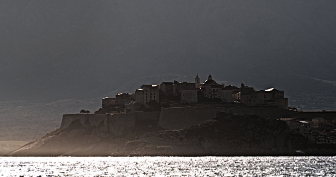 La photo du jour : Calvi, citadelle magique La photo du jour : Calvi, citadelle magique