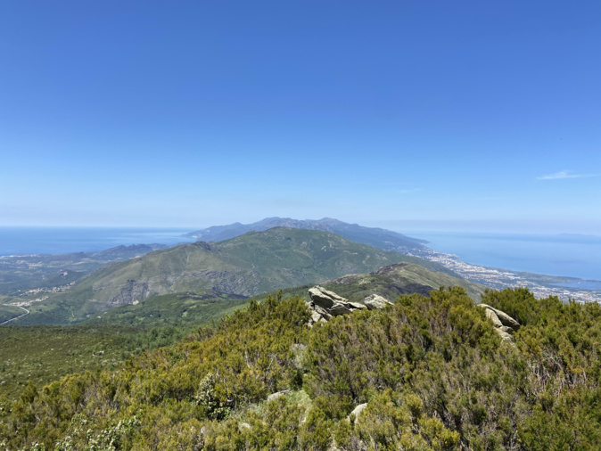 Le Cap corse depuis le maquis au dessus de Rutali (Enora Vanzo)
