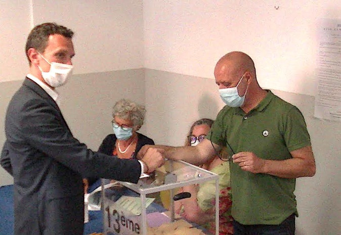 EN DIRECT - Second tour des municipales 2020 en Corse : les bureaux de vote fermés, le dépouillement commence EN DIRECT - Second tour des municipales 2020 en Corse : les bureaux de vote fermés, le dépouillement commence