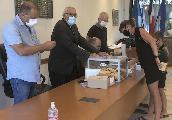 EN DIRECT - Second tour des municipales 2020 en Corse : les bureaux de vote fermés, le dépouillement commence EN DIRECT - Second tour des municipales 2020 en Corse : les bureaux de vote fermés, le dépouillement commence