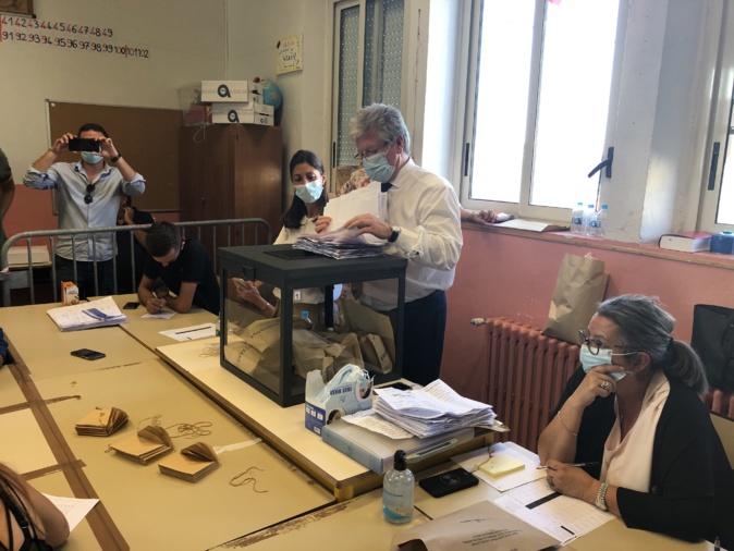 EN DIRECT - Second tour des municipales 2020 en Corse : les bureaux de vote fermés, le dépouillement commence EN DIRECT - Second tour des municipales 2020 en Corse : les bureaux de vote fermés, le dépouillement commence
