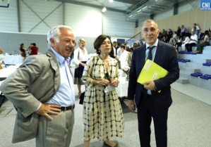 Avec ses opposants. Photo Michel Luccioni. Avec ses opposants. Photo Michel Luccioni.