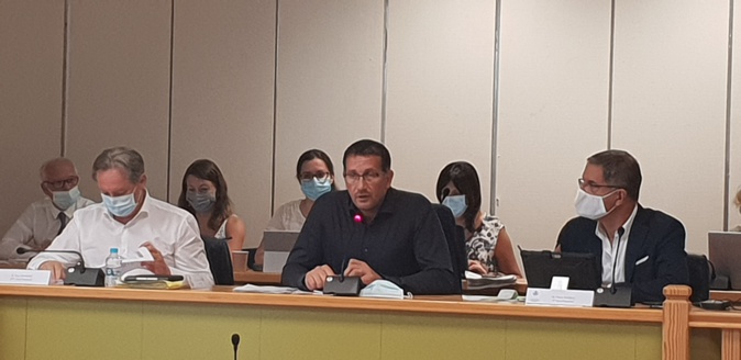 Louis Pozzo di Borgo, nouveau président de la CAB, a présidé vendredi son 1er conseil communautaire