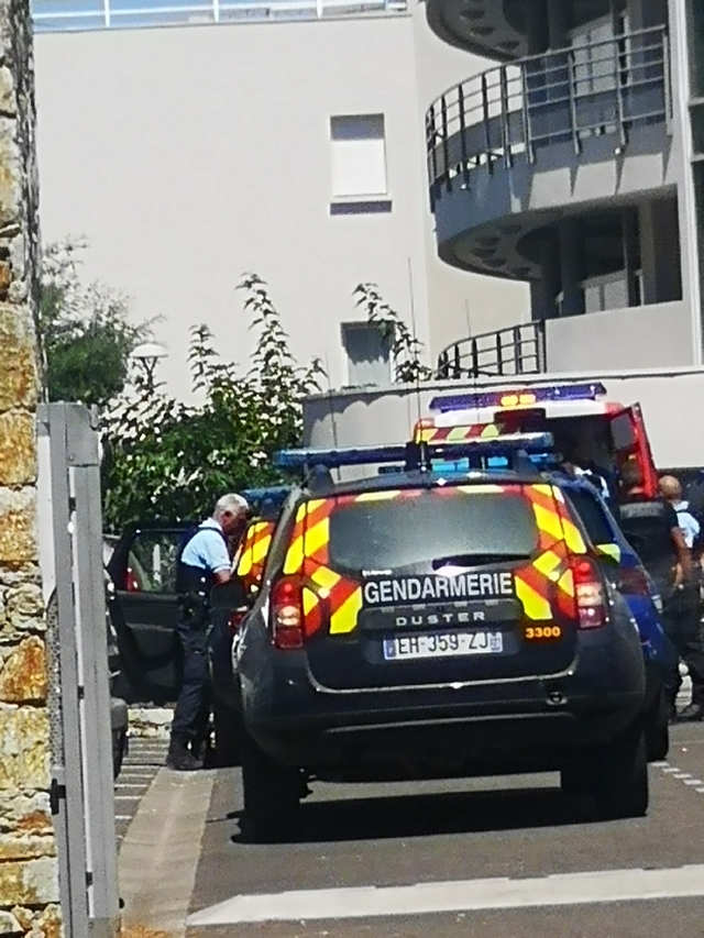 Sur place les gendarmes procédent aux premières investigations