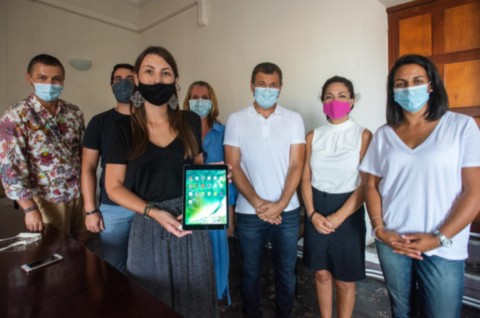 La Ville d’Ajaccio distribue des tablettes pour lutter contre le décrochage scolaire La Ville d’Ajaccio distribue des tablettes pour lutter contre le décrochage scolaire