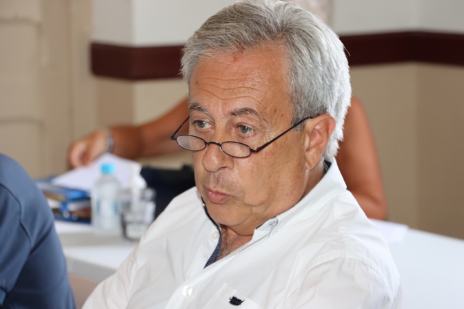 Ange Santini attentif à l'intervention de FRançoise Tapias Ange Santini attentif à l'intervention de FRançoise Tapias