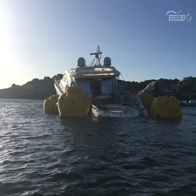 Remorqué vers le port de Porto-Vecchio, le Régis ne risque plus de s'échouer Remorqué vers le port de Porto-Vecchio, le Régis ne risque plus de s'échouer