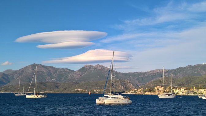 La photo du jour : formation lenticulaire au-dessus de Saint-Florent La photo du jour : formation lenticulaire au-dessus de Saint-Florent