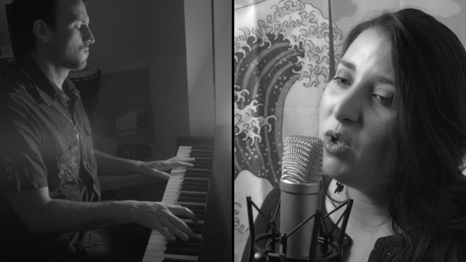 Julie et Sylvain nous offrent un merveilleux moment musical Julie et Sylvain nous offrent un merveilleux moment musical