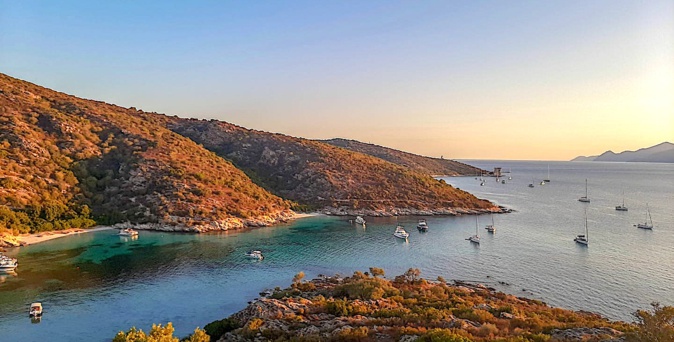 Fiume petit mouillage abrité dans le golfe de Saint-Florent (Famille Massé)