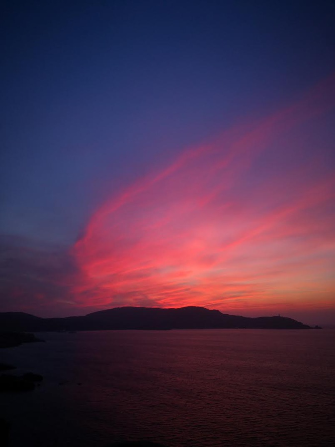 De la Croix des Balkans, à la sortie sud de Calvi, coucher de soleil sur la presqu'île de la Revellata (Gilbert Guizol)