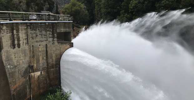 L'ouverture des vannes du barrage de l'Alisgiani en Haute-Corse.