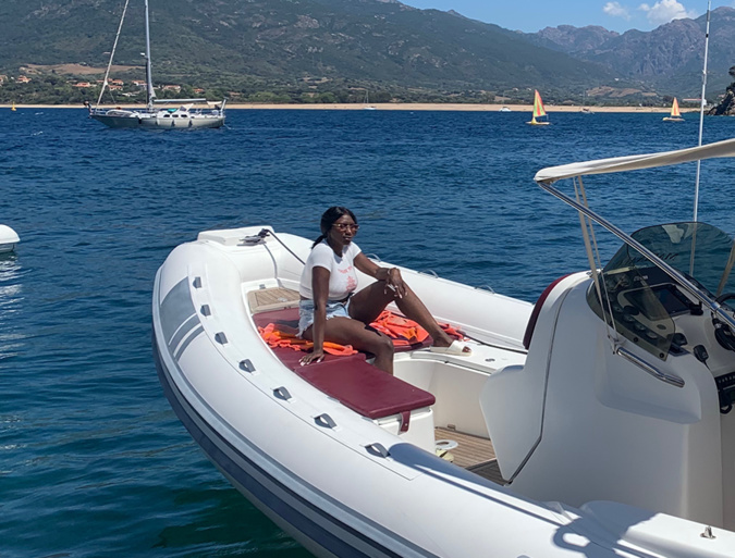 La chanteuse Aya Nakamura en vacances en Corse