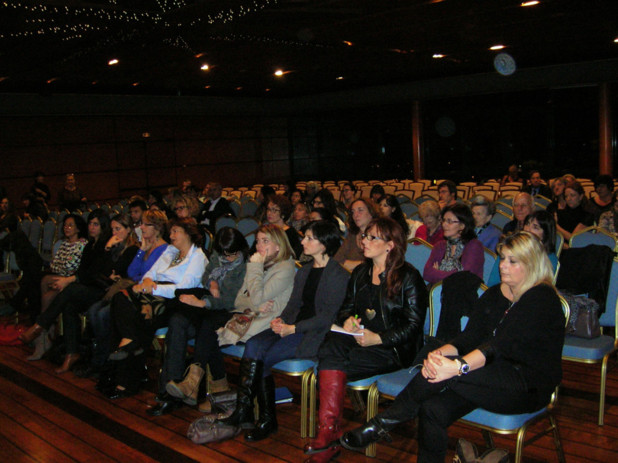 Le public d'âge divers, a assisté à la conférence avant de prendre part au mini débat qui a suivi. (Photo: Yannis Christophe Garcia)