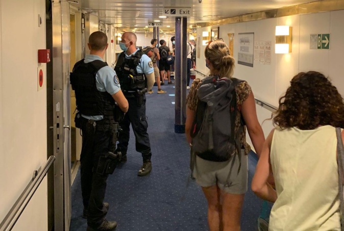 Porto-Vecchio : contrôles de gendarmerie à l'arrivée et au départ du Mega Express Four Porto-Vecchio : contrôles de gendarmerie à l'arrivée et au départ du Mega Express Four