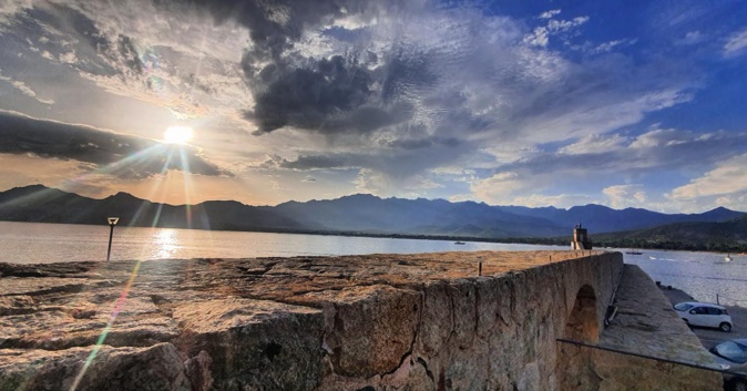 La photo du jour : le Montegrossu vu du port de Calvi