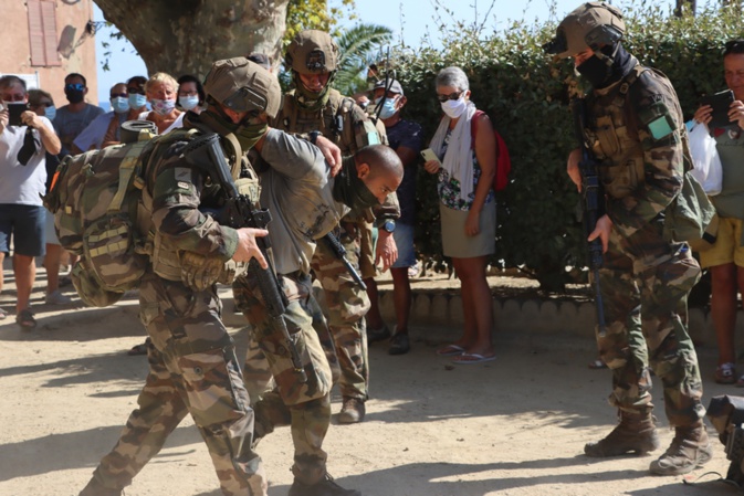 Manœuvre "Grandeur nature" avec le 2e REP de Calvi à l'Ile-Rousse Manœuvre "Grandeur nature" avec le 2e REP de Calvi à l'Ile-Rousse