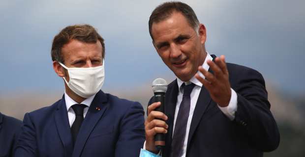 Le président de la République, Emmanuel Macron, et le président du Conseil exécutif de la Collectivité de Corse, Gilles Simeoni, à Bunifaziu.