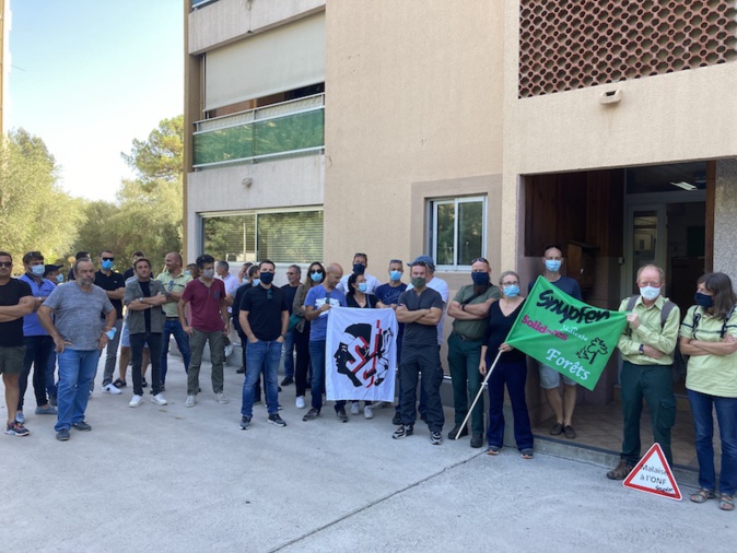 Ajaccio : la Direction Territoriale de l’ONF occupée par le STC et le SNUPFEN Ajaccio : la Direction Territoriale de l’ONF occupée par le STC et le SNUPFEN