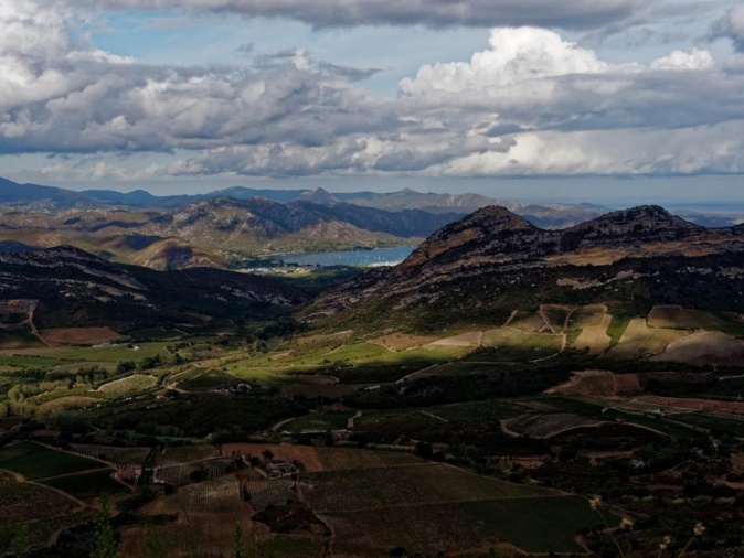 La vallée de Patrimonio et du golfe de saint Florent vu depuis la route de Oletta. (Philippe Neveux)