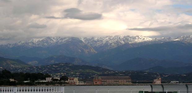 Quand le manteau blanc couronne les sommets de la cité impériale...