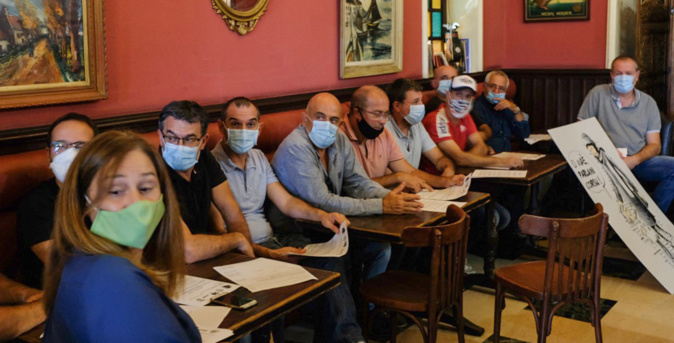 Le collectif s'est rassemblé au Café des Palmiers pour rencontrer les média Le collectif s'est rassemblé au Café des Palmiers pour rencontrer les média