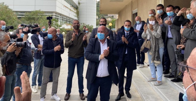 Le Nationaliste, membre de Femu a Corsica, Paulu Santu Parigi, nouveau sénateur de Haute-Corse. Le Nationaliste, membre de Femu a Corsica, Paulu Santu Parigi, nouveau sénateur de Haute-Corse.