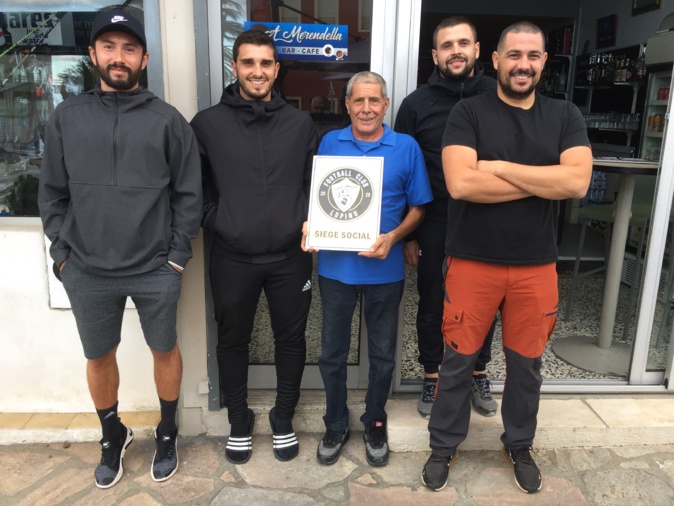 Le président Joseph Sageot (à droite) et les membres du bureau du FCL au siège social du club.