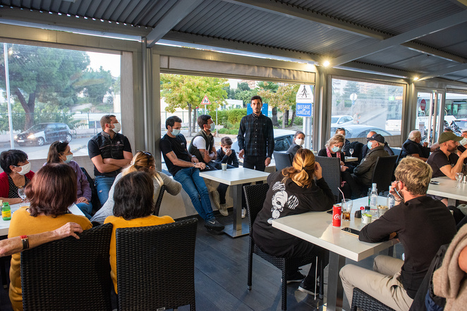 Le premier comité de quartier A!LM au bar des Lacs, jeudi 1er octobre.