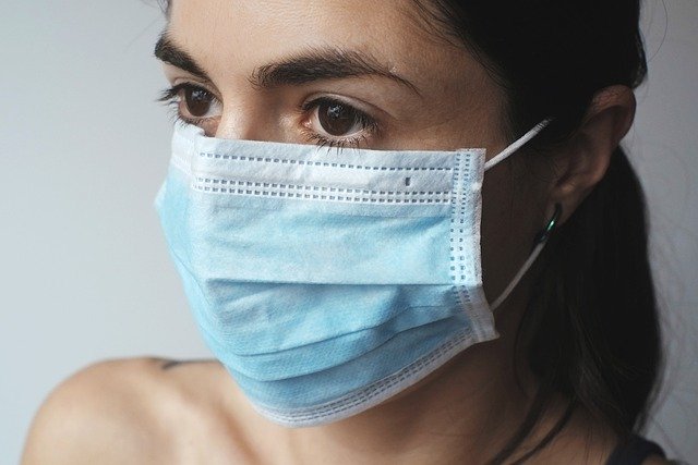 Le médecin épidémiologiste Martin Blachier estime que cet hiver, le masque évitera les maladies respiratoires