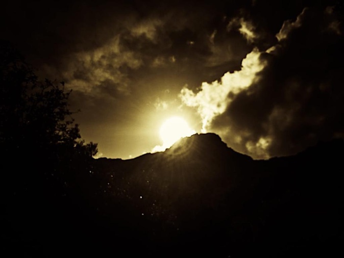 La photo du jour : le monte Arpone, comme un air de Vésuve