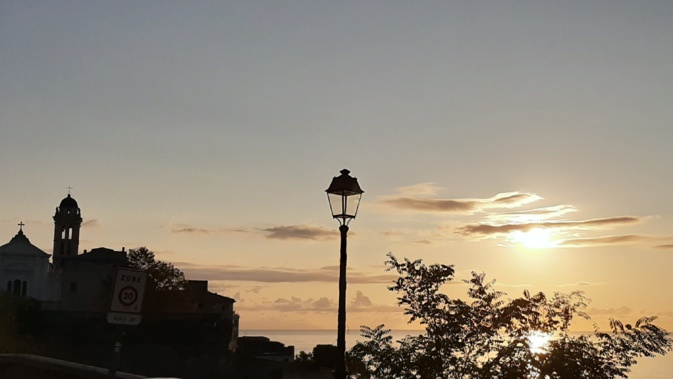 La photo du jour : le clocher de Santa Maria et la citadelle de Bastia La photo du jour : le clocher de Santa Maria et la citadelle de Bastia