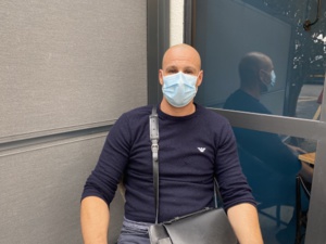 Julien, 35 ans. Julien, 35 ans.