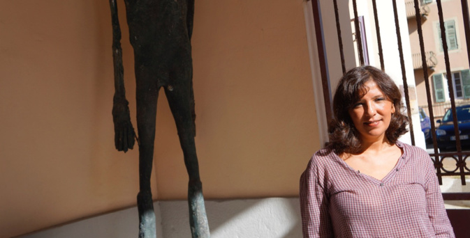 Kaouther Ben Hania au Théâtre de Bastia, pas loin d'une œuvre d'art Kaouther Ben Hania au Théâtre de Bastia, pas loin d'une œuvre d'art