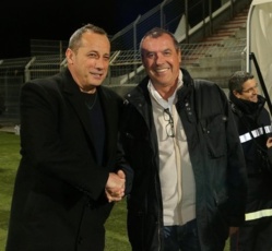Albert Emon, ici en présentation avec le Président Orsoni, peut-il attirer des joueurs au mercato? (Photo Corse-Matin)