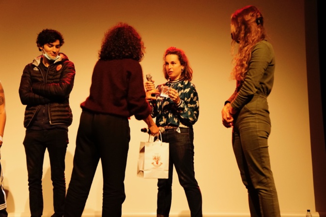 Camille Varenne obtient le prix du meilleur court métrage par le Jury jeune ©LH Camille Varenne obtient le prix du meilleur court métrage par le Jury jeune ©LH